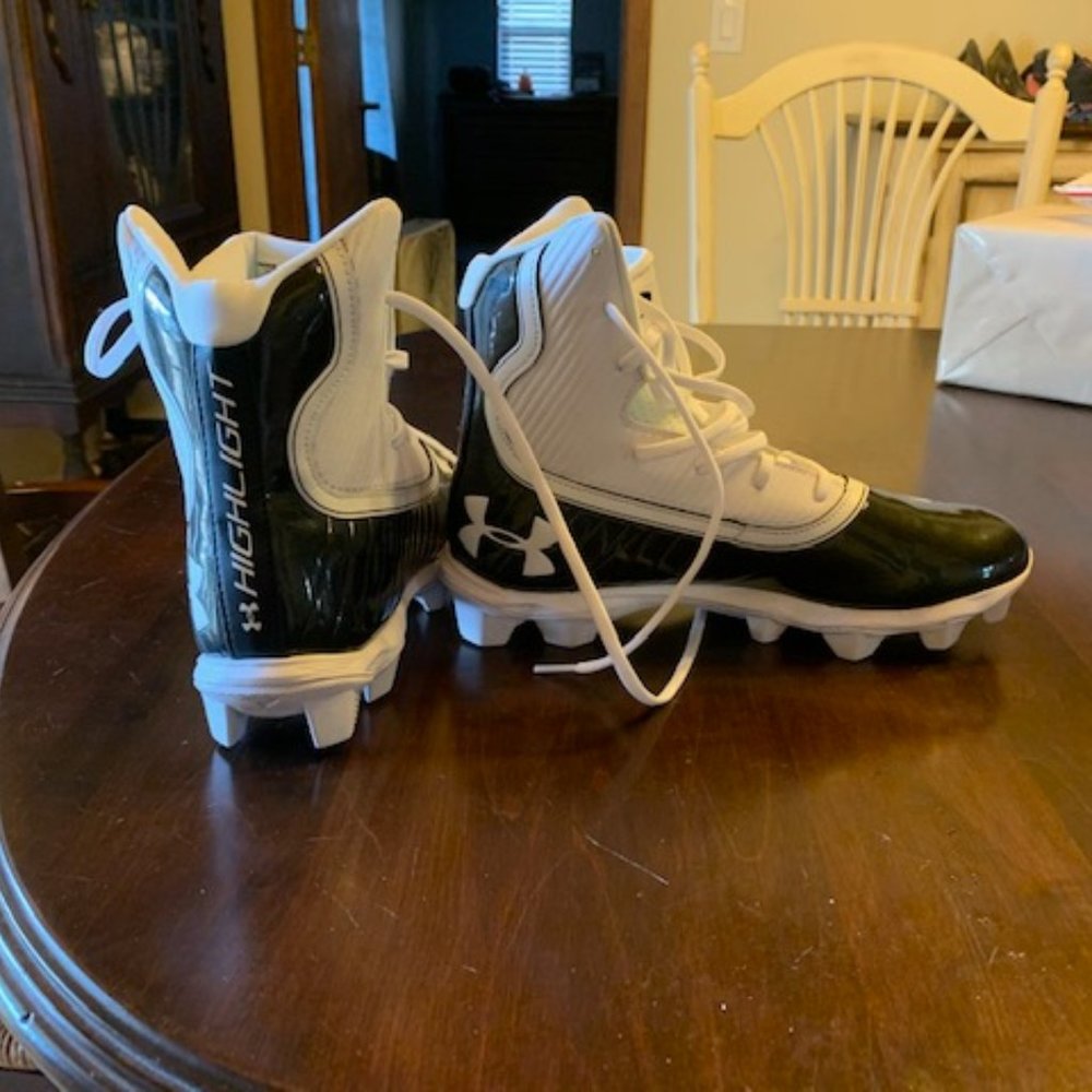 UA Highlight RM Cleats